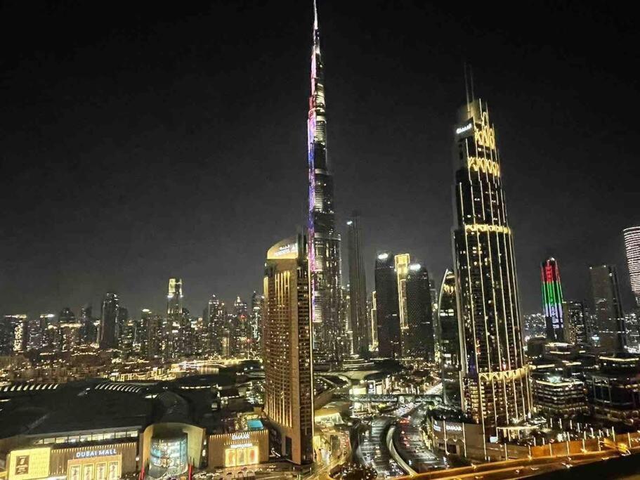 Downtown, Burj Khalifa Views, Mall Connected Apartment *