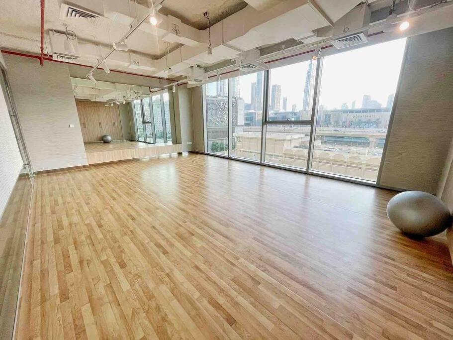 Apartment Downtown, Burj Khalifa Views, Mall Connected Dubai