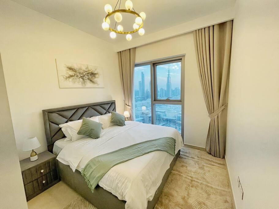 Apartment Downtown, Burj Khalifa Views, Mall Connected