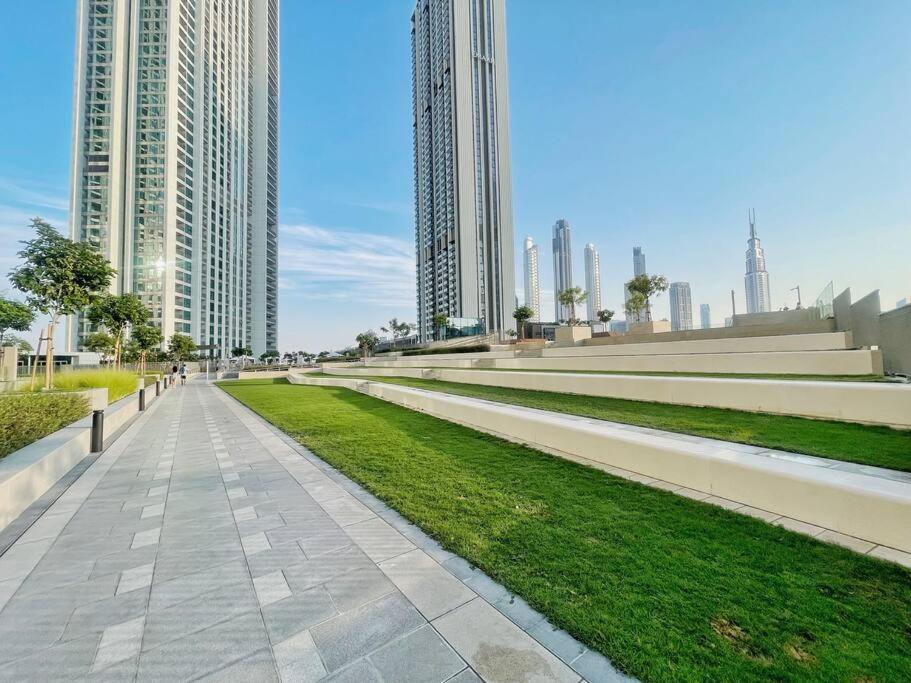 Apartment Downtown, Burj Khalifa Views, Mall Connected *