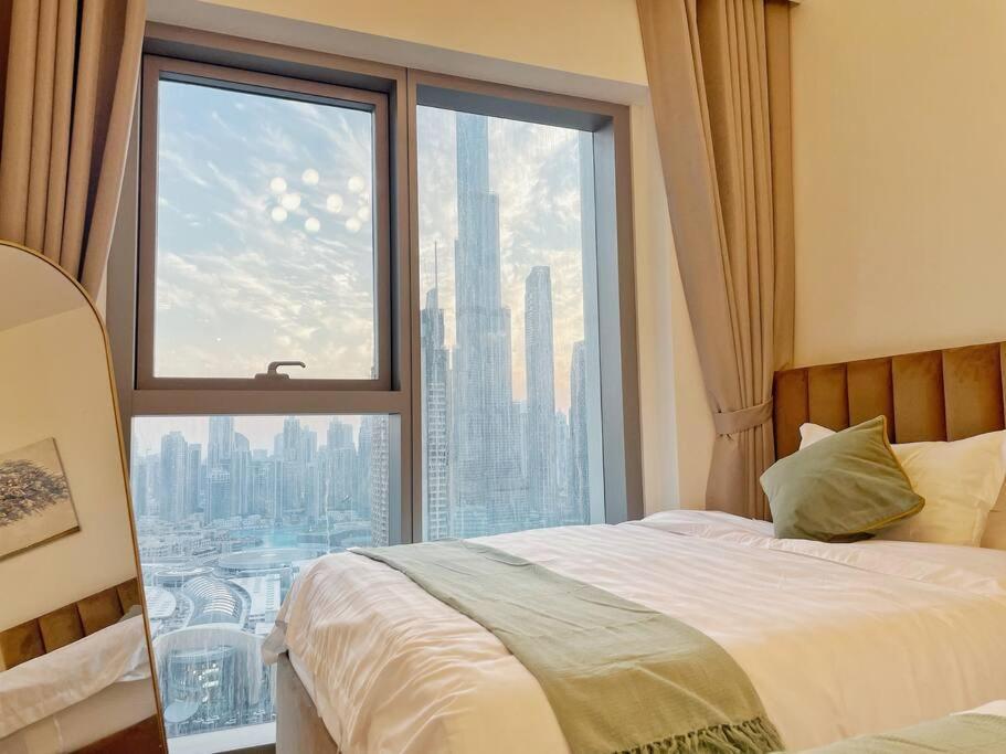 Downtown, Burj Khalifa Views, Mall Connected *
