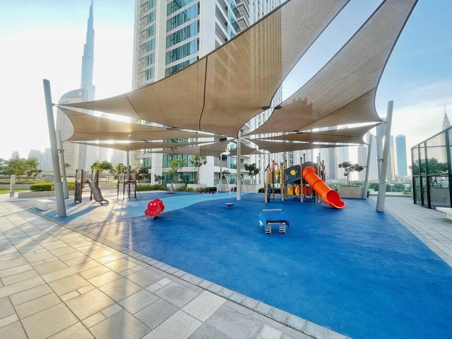 Downtown, Burj Khalifa Views, Mall Connected Apartment *
