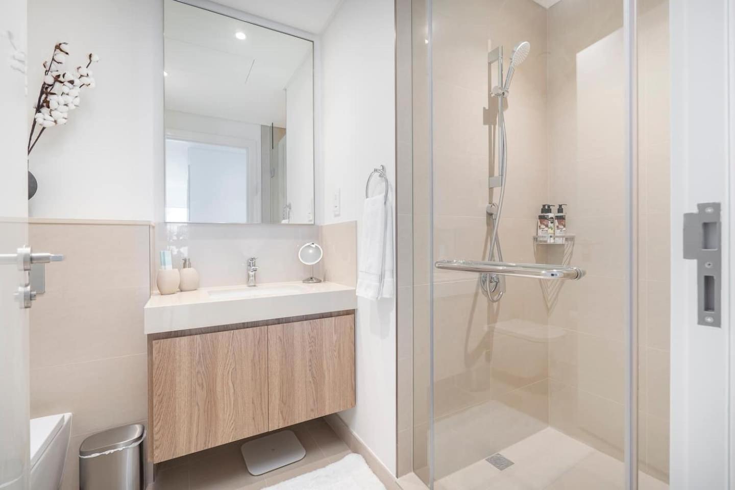 Stunning Views, Luxury By Chi Living * Dubai