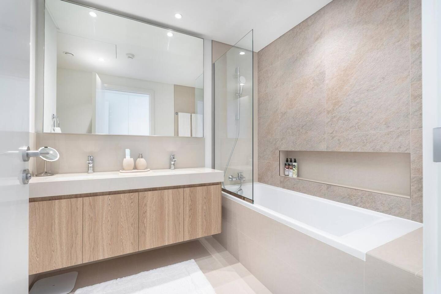 Stunning Views, Luxury By Chi Living Apartment Dubai