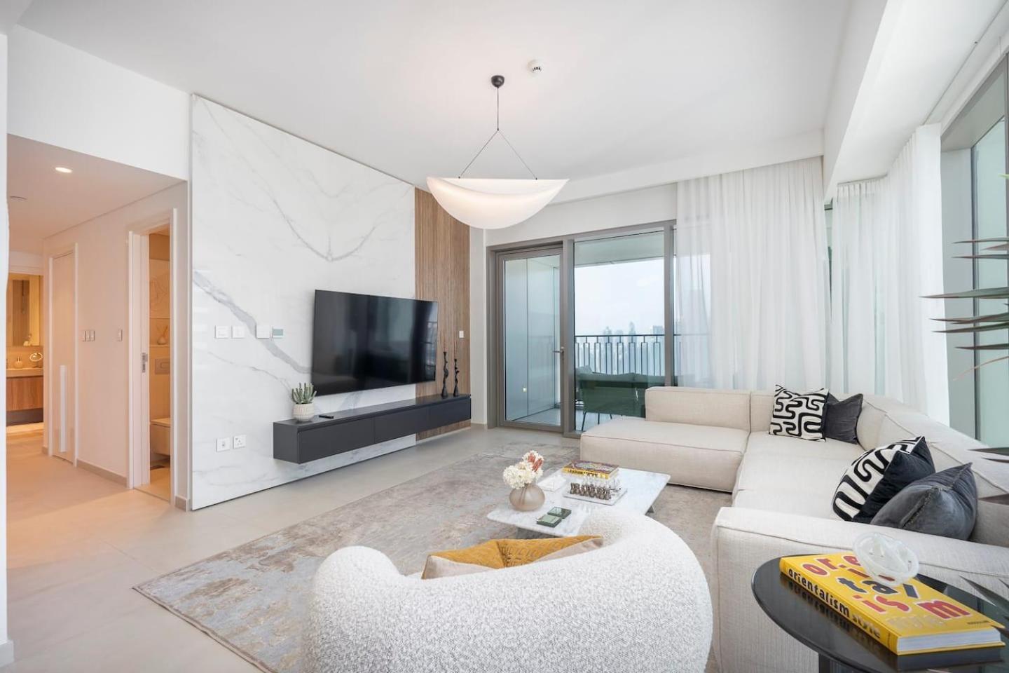 Stunning Views, Luxury By Chi Living Apartment *