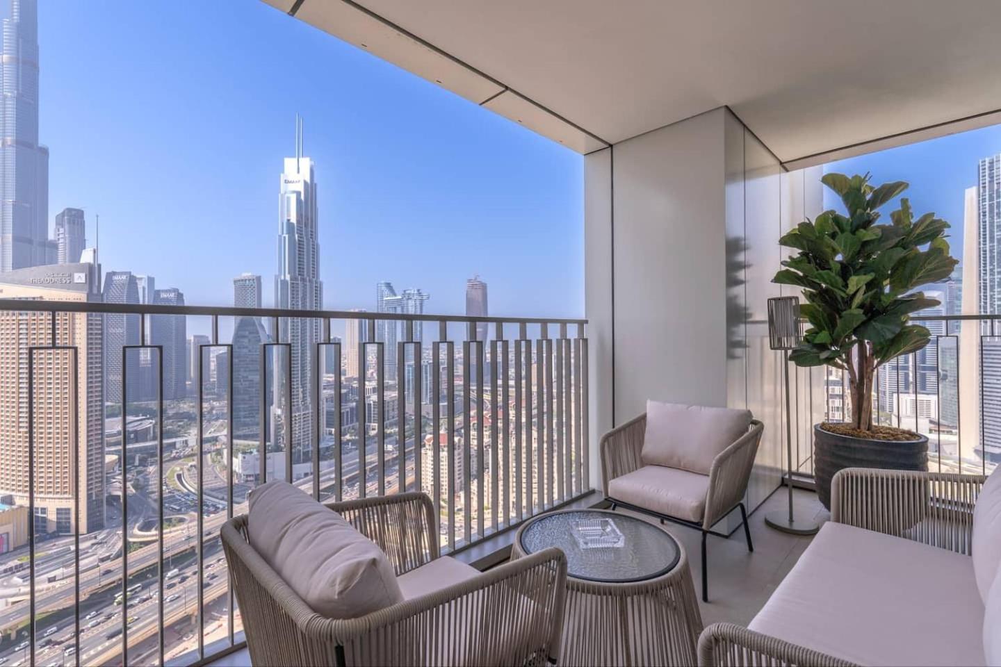 Stunning Views, Luxury By Chi Living Apartment *