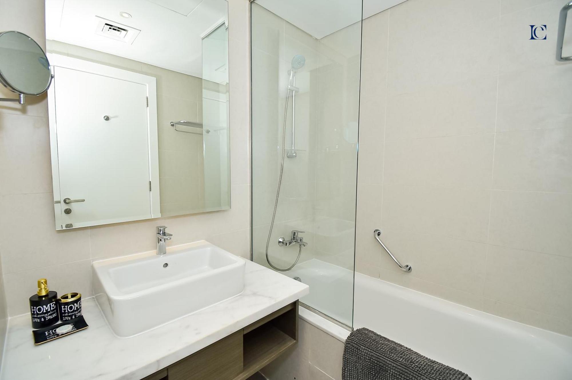 Luxury Escapes - Damac Maison Prive - Canal View Apts - Near Mall Apartment