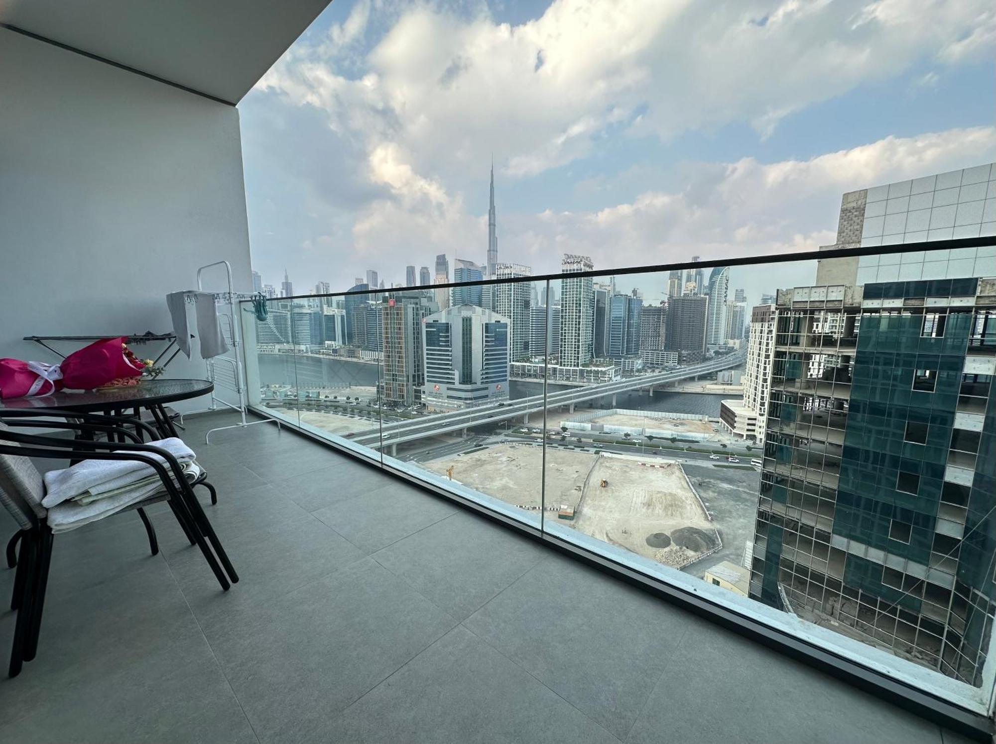 Apartment Sol Avenue - Luxury 1 Bedroom With Full Burj Khalifa View Dubai