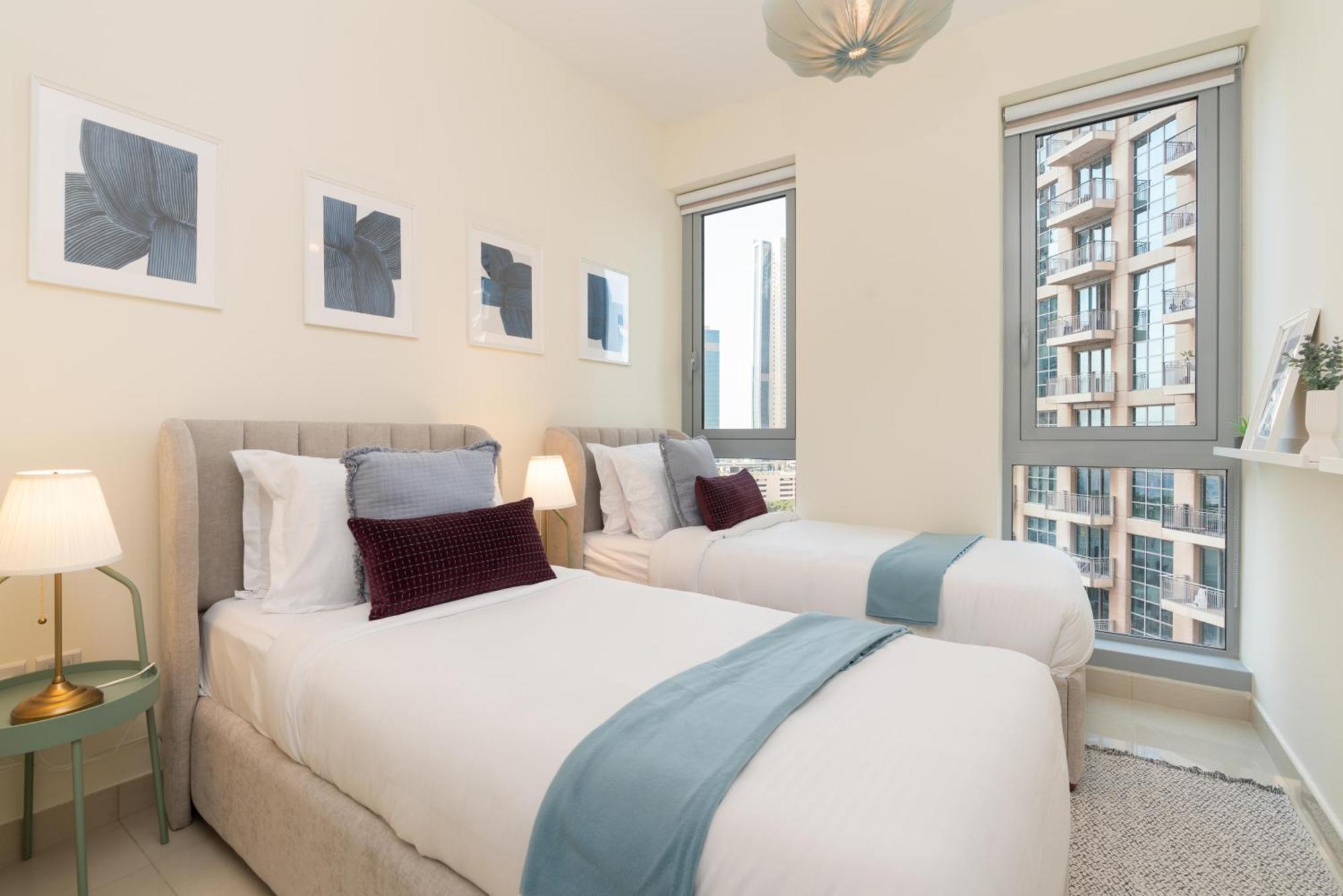 Burj Khalifa Views / 5 Min Walk From Mall / Opera / Upgraded / Designer Choice / 8 People / The Location Daire Dubai