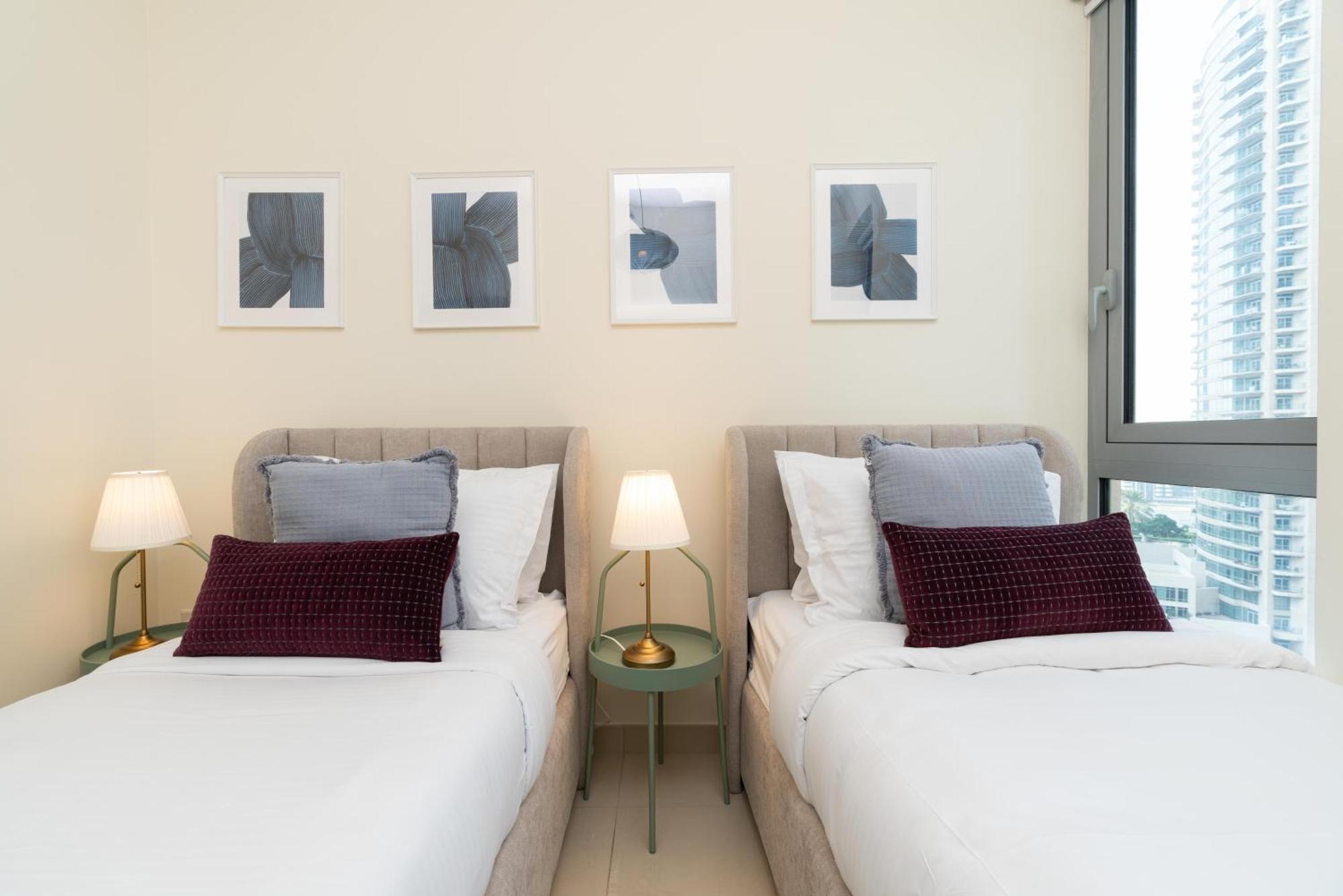 Burj Khalifa Views / 5 Min Walk From Mall / Opera / Upgraded / Designer Choice / 8 People / The Location Daire Dubai