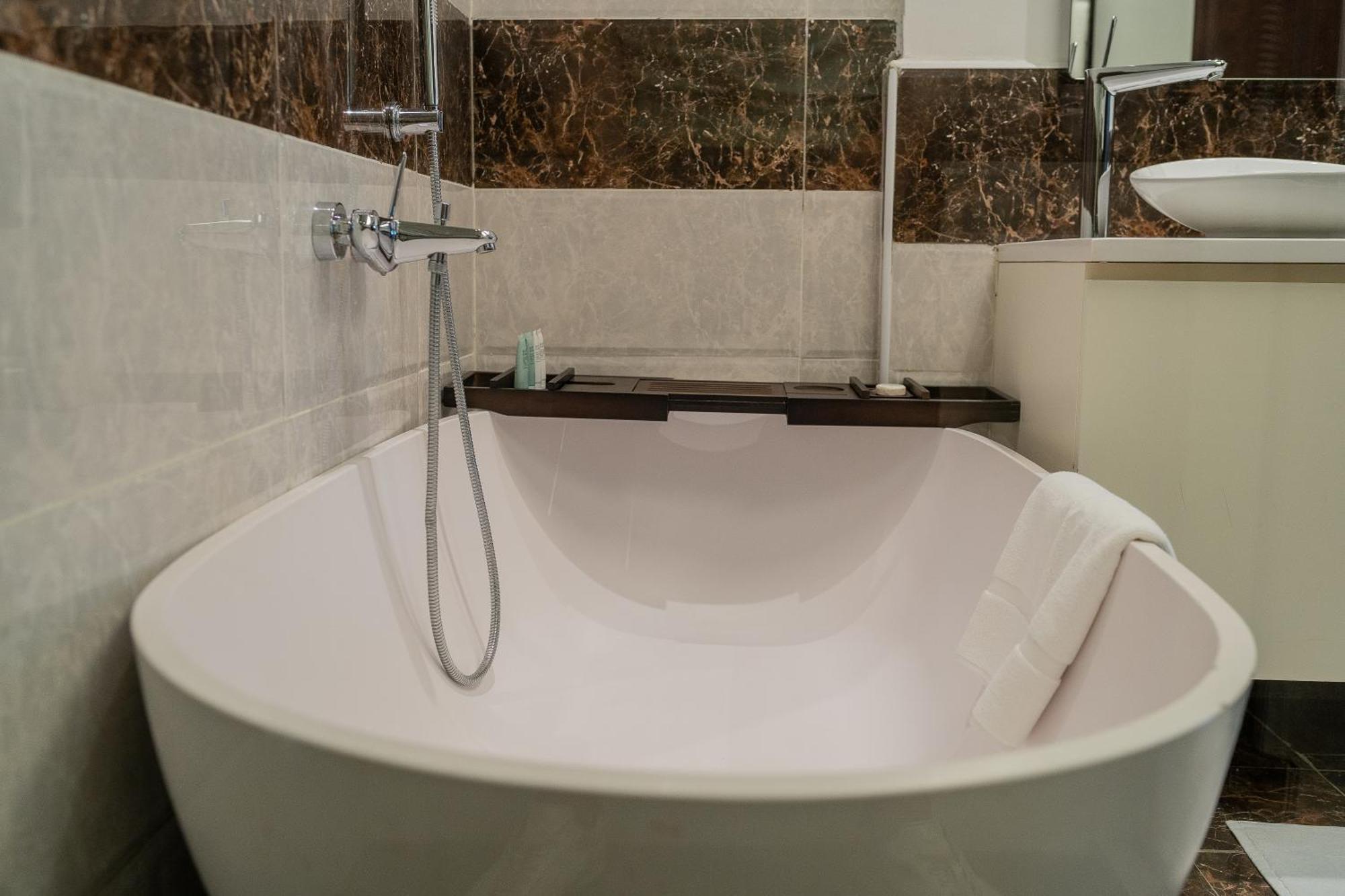 Apartment Bellavista 29 Boulevard 1 Bedroom With Extra Bedroom Partial Fountain Views