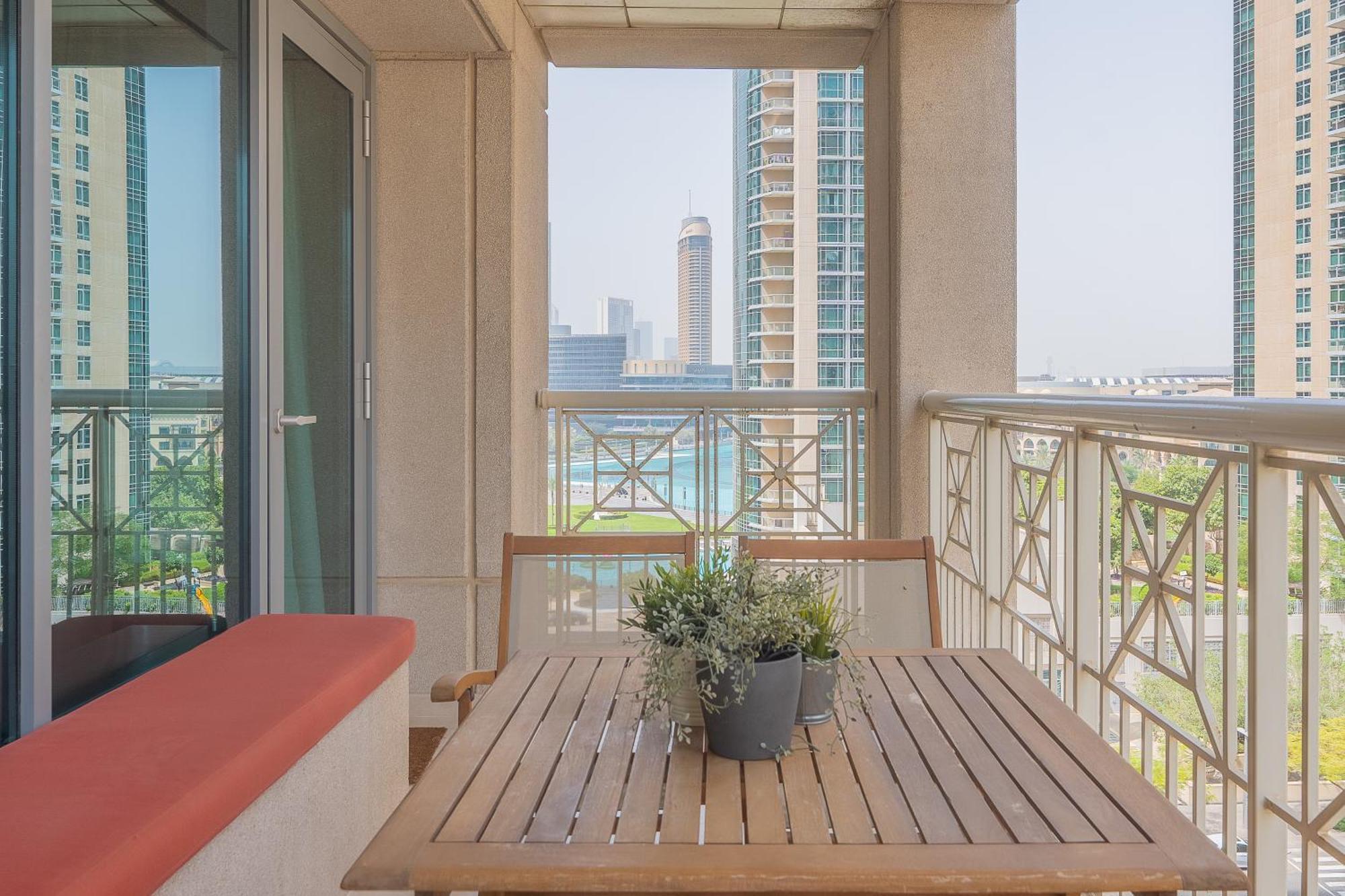 Apartment Bellavista 29 Boulevard 1 Bedroom With Extra Bedroom Partial Fountain Views *