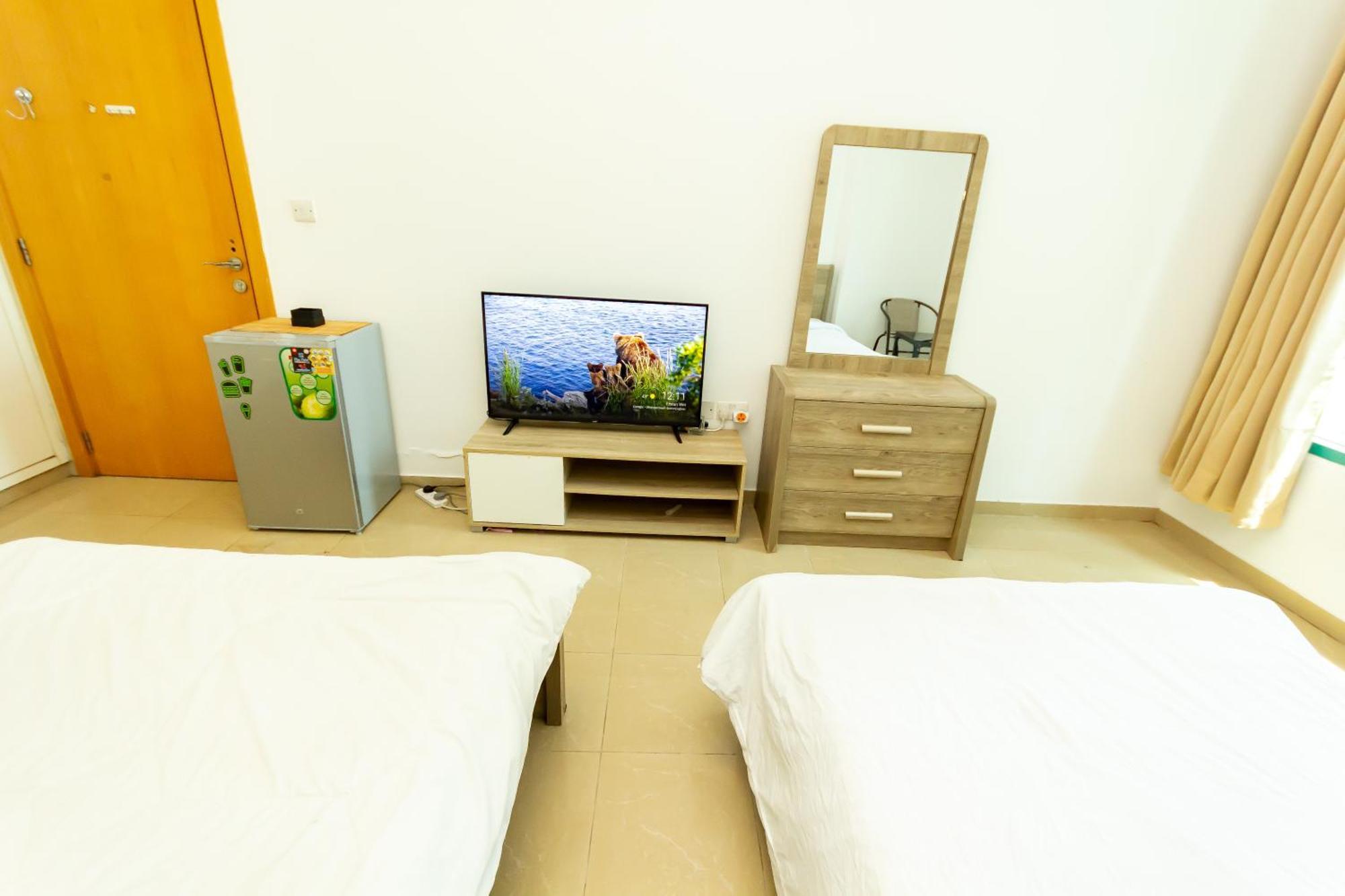 Big For ' Girls ' Only At Dubai, Marina Homestay