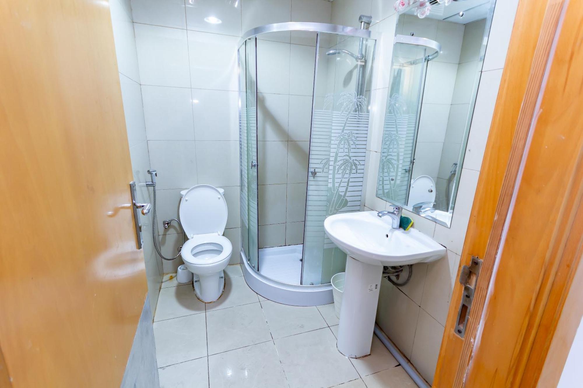 Big For ' Girls ' Only At Dubai, Marina Homestay *