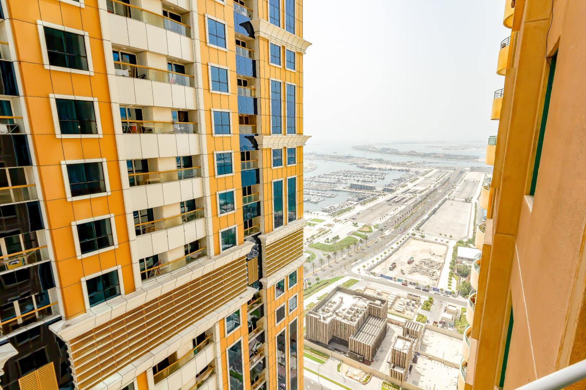 Big For ' Girls ' Only At Dubai, Marina * Dubai