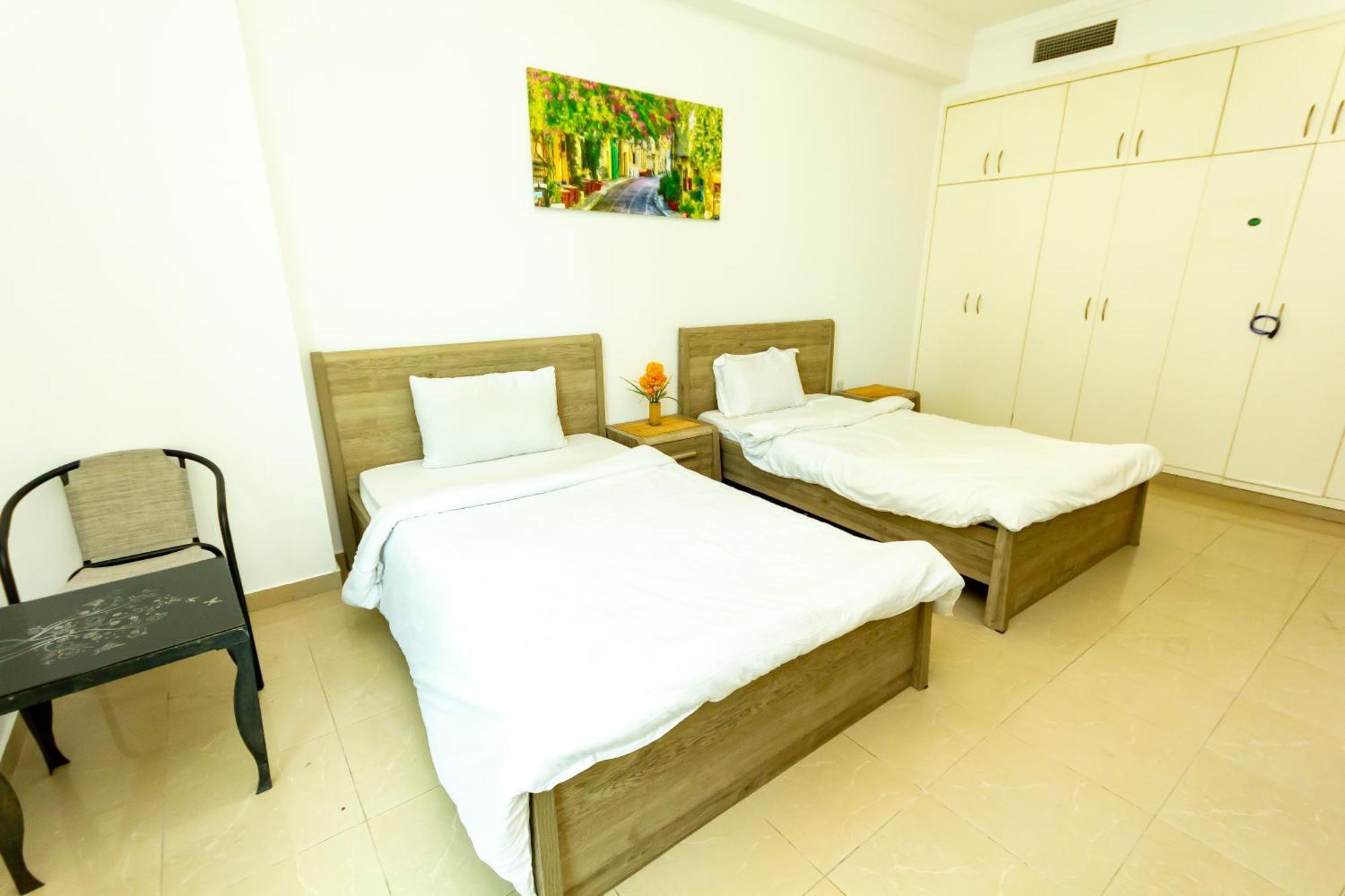 Big For ' Girls ' Only At Dubai, Marina Homestay Dubai