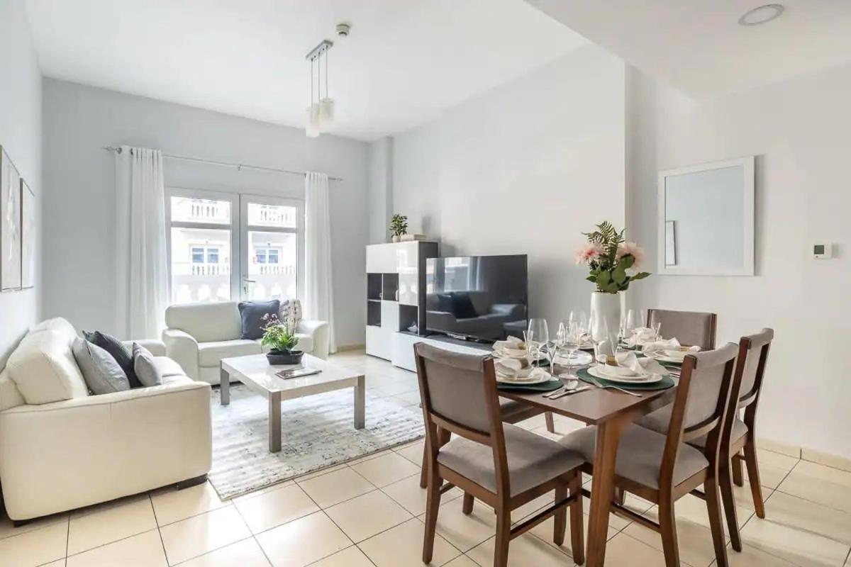 Apartamento Contemporary 2br W/ Maid's At Jvc Dubai