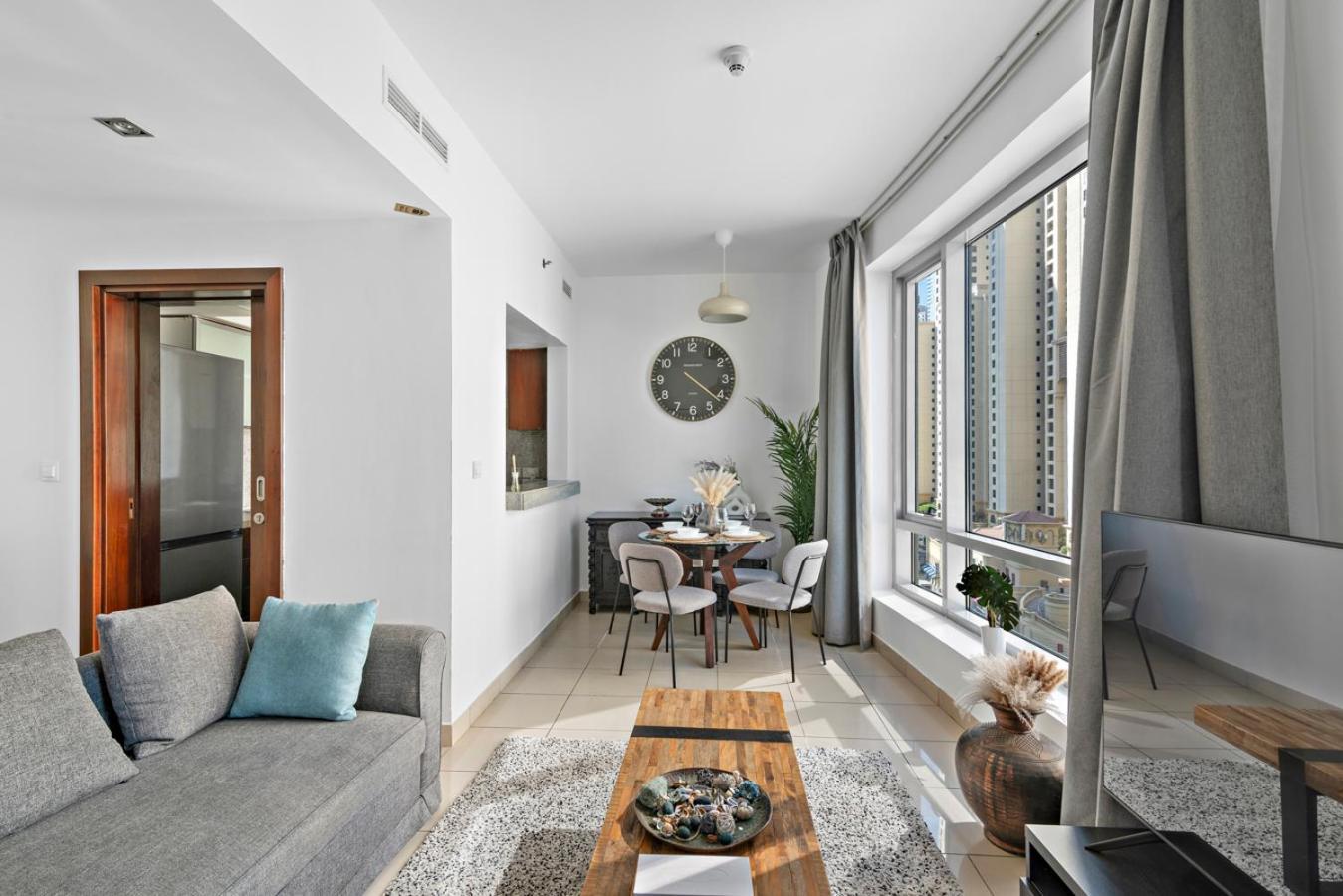 Stonetree - Spacious 1 Bedroom In Marina Dubai