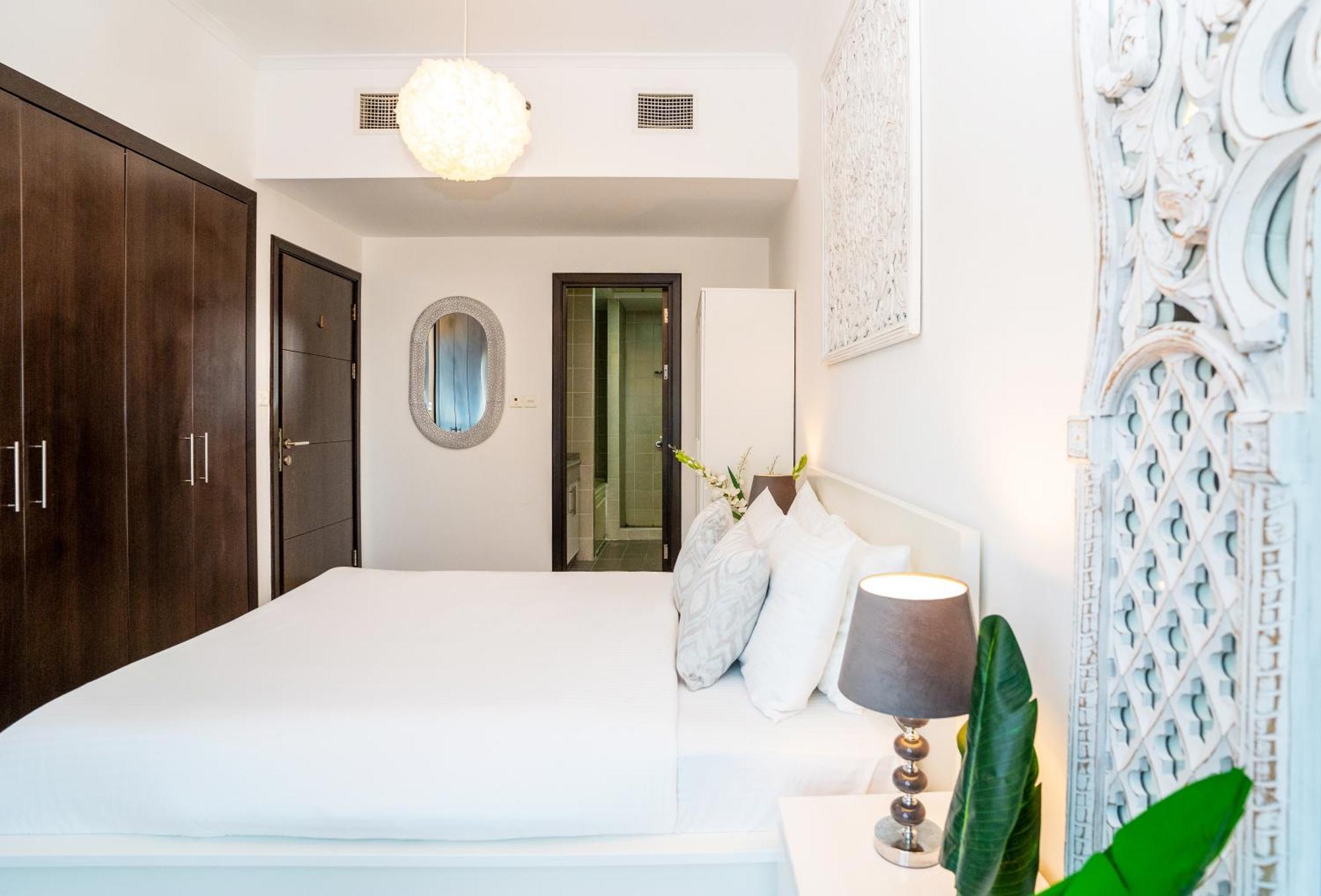 Homesgetaway - Cozy 2br At The Torch Marina Apartment