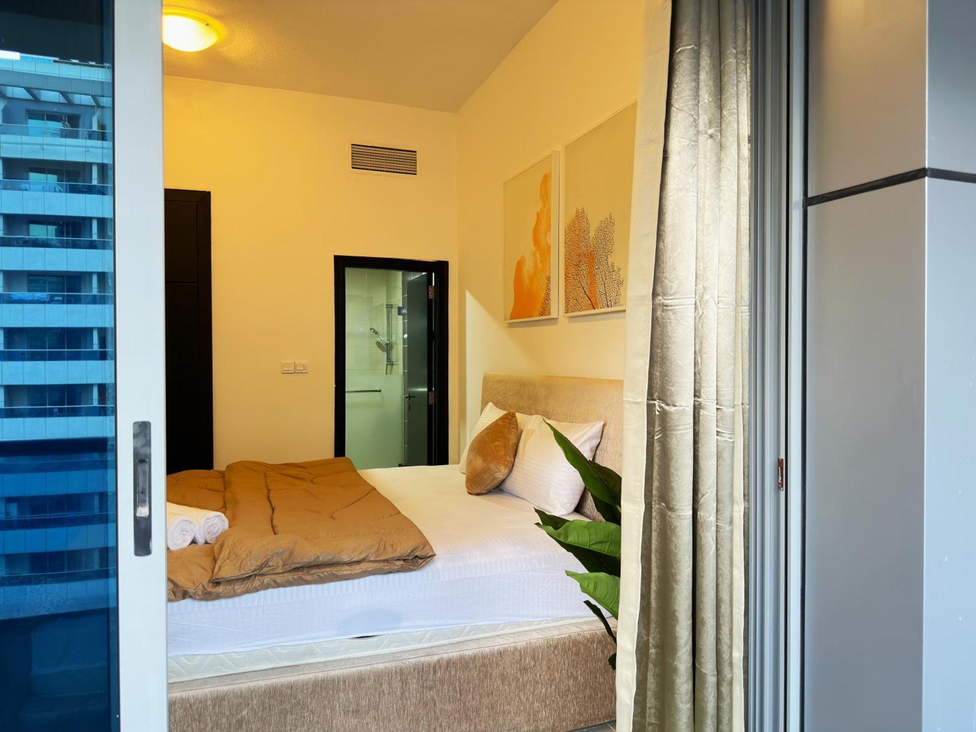 Apartment Luxury & Centric Flat With Balcony Views In Marina Dubai