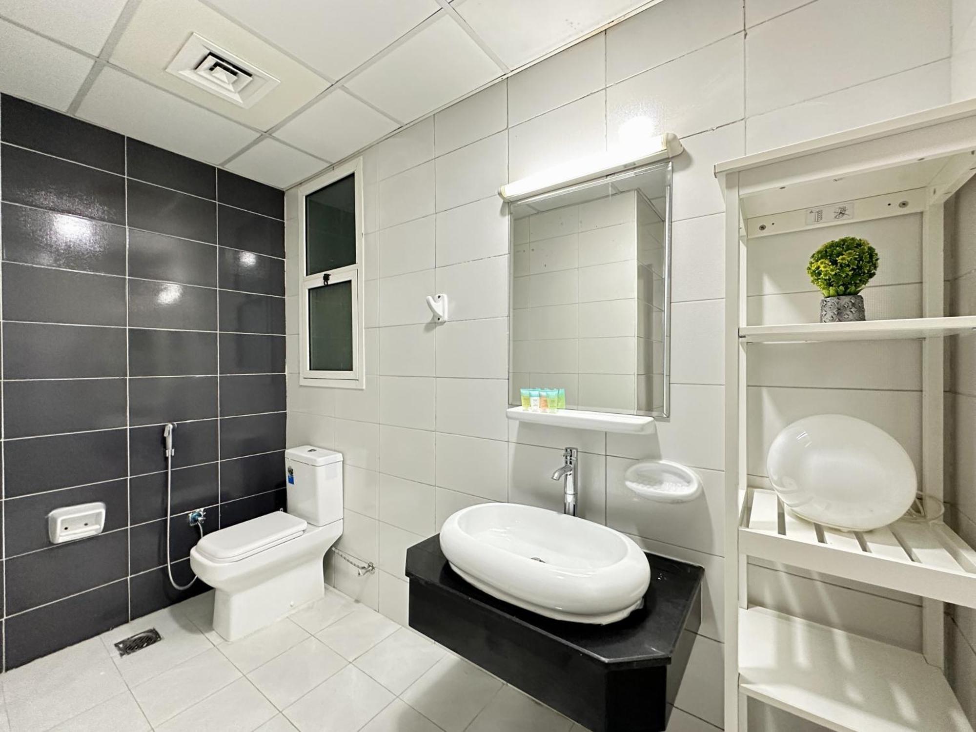 Luxury & Centric Flat With Balcony Views In Marina *