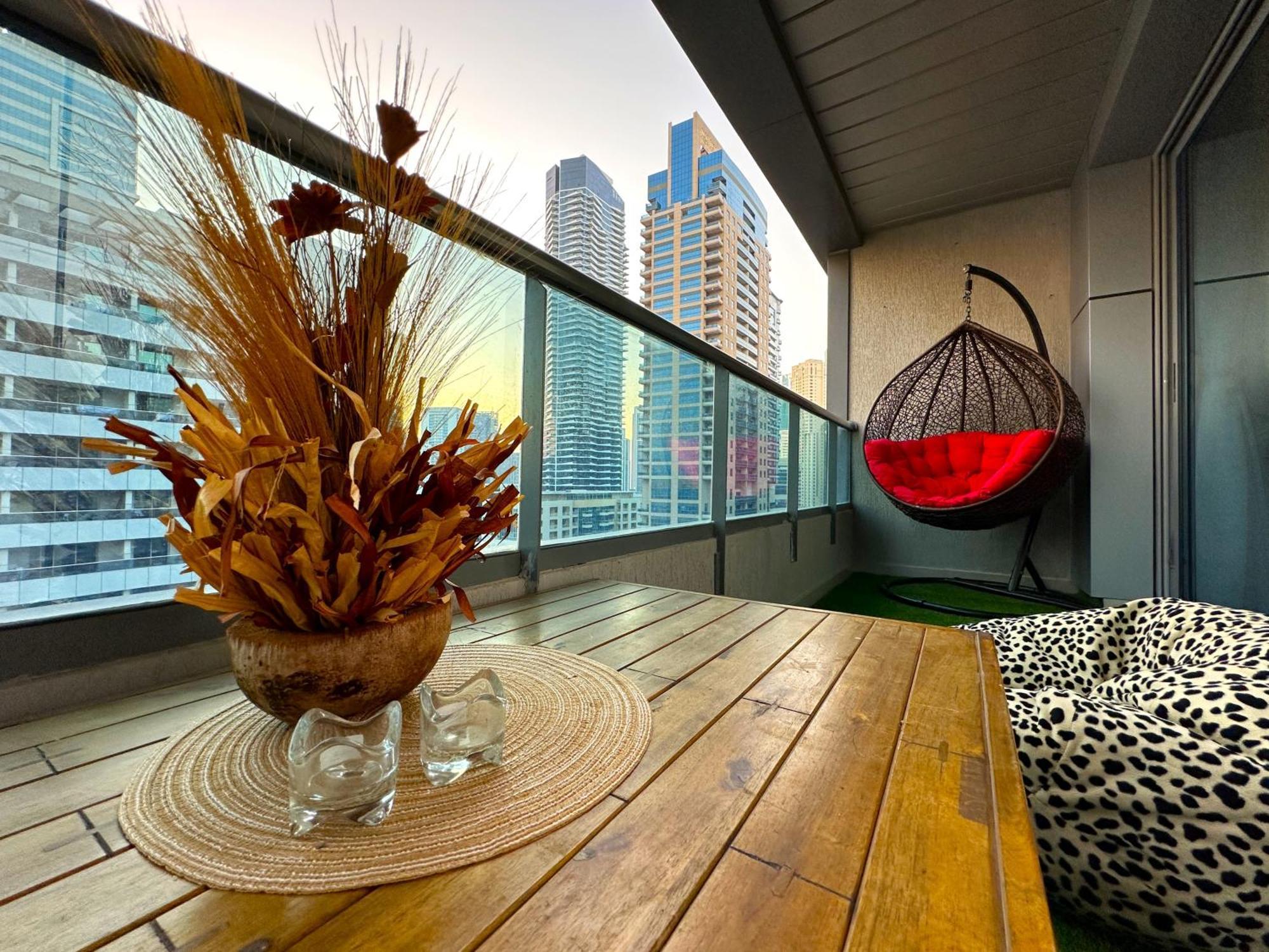 Luxury & Centric Flat With Balcony Views In Marina Apartment Dubai