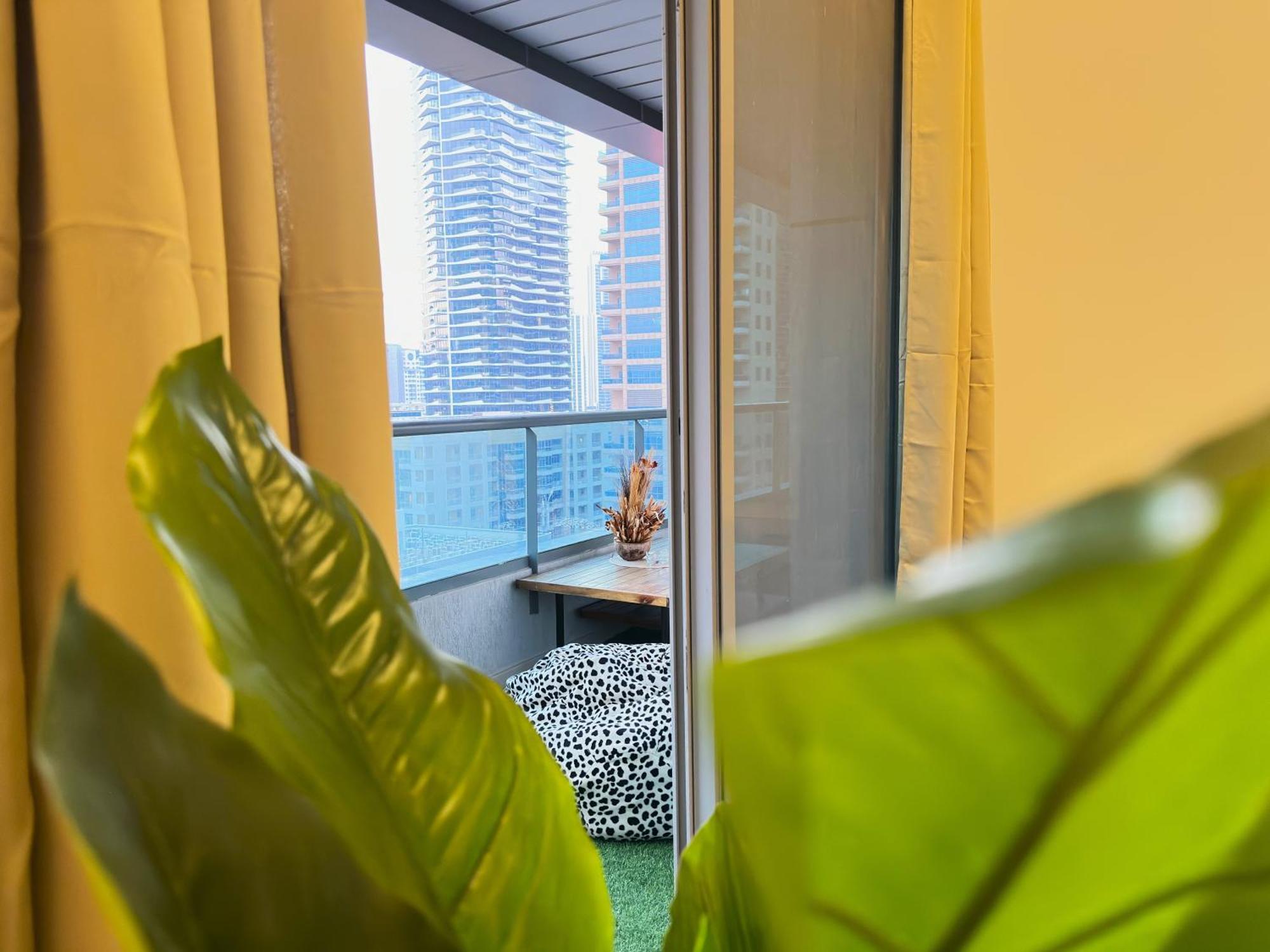 Luxury & Centric Flat With Balcony Views In Marina Apartment