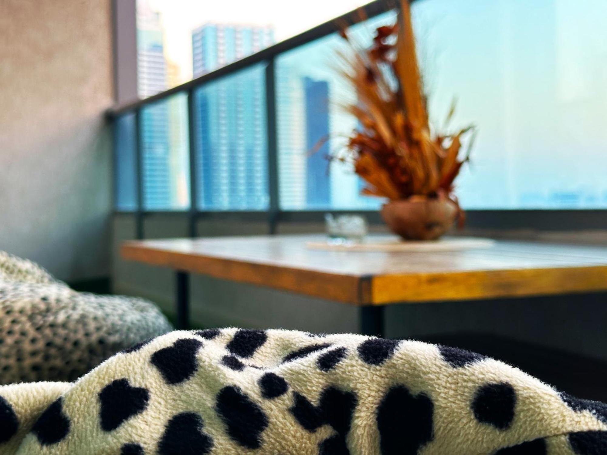 Luxury & Centric Flat With Balcony Views In Marina * Dubai