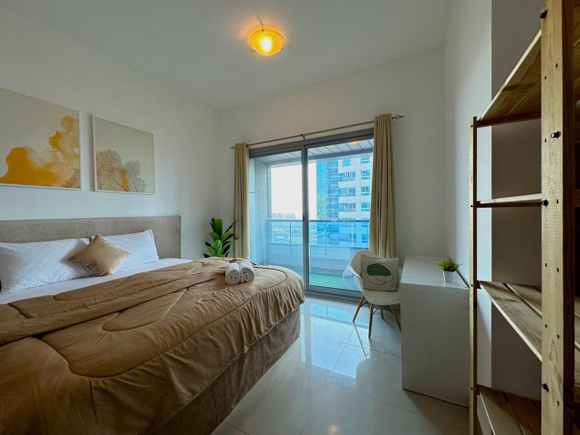 Luxury & Centric Flat With Balcony Views In Marina Apartment Dubai