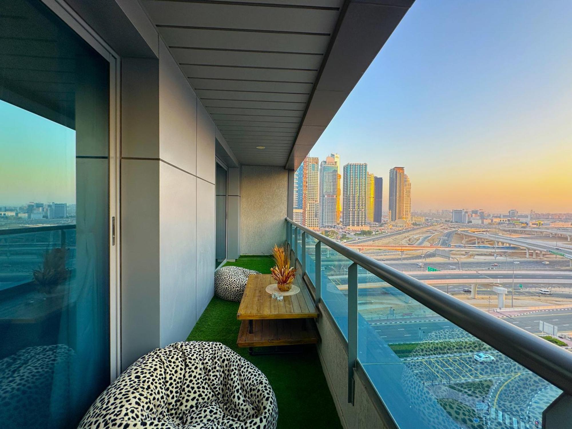 Luxury & Centric Flat With Balcony Views In Marina Apartment *
