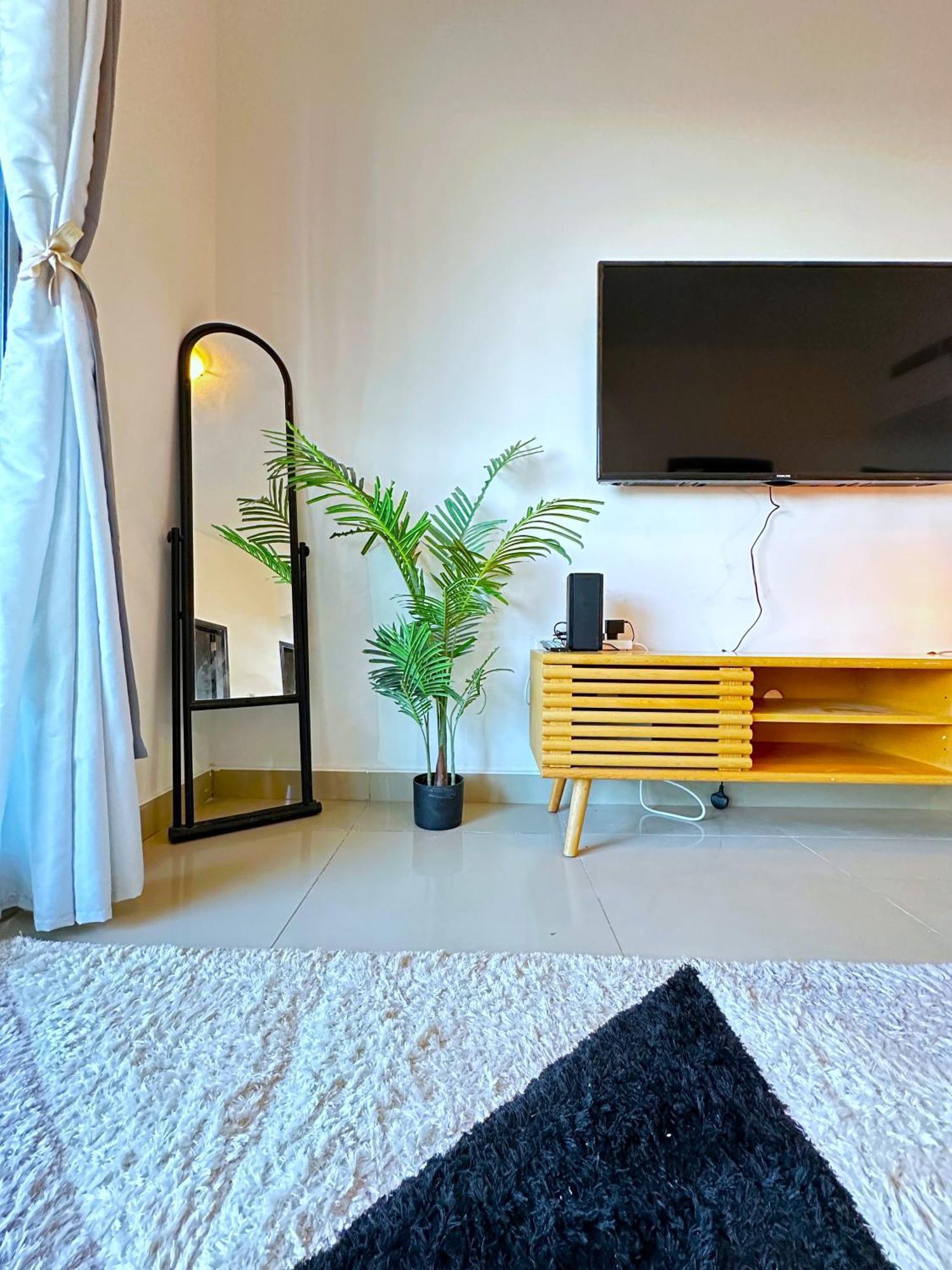 Apartment Luxury & Centric Flat With Balcony Views In Marina Dubai