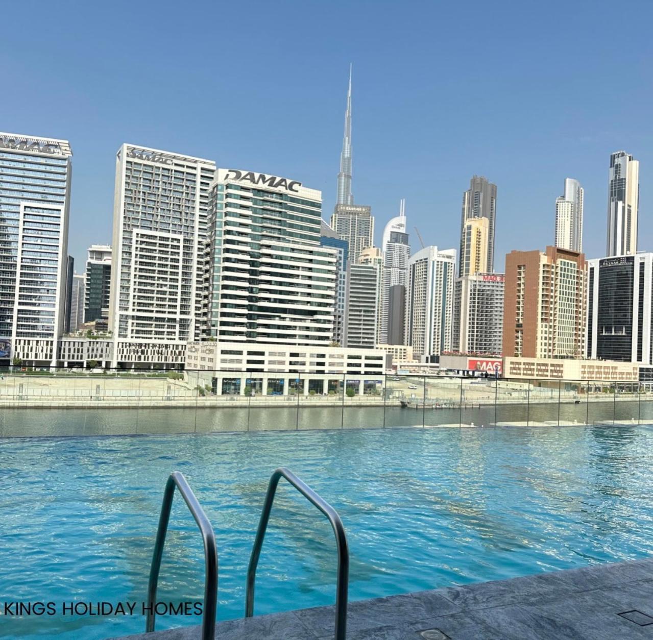Binghatti Canal , Burj Khalifa View With Private Jacuzzi And Cinema Screen ,kings Apartamento Dubai