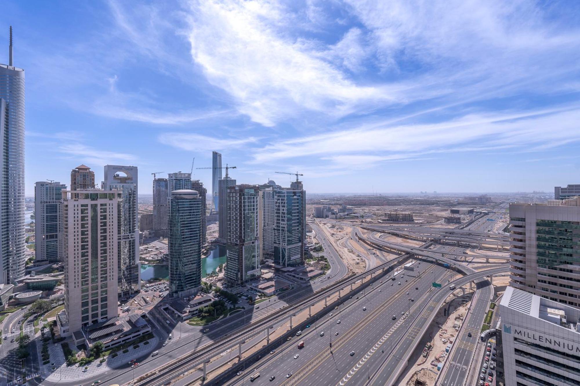 Heaven Crest Marina - 4 Bedroom With Marina View Near Jbr Beach, Free Parking, Wi-fi, Gym And Pool