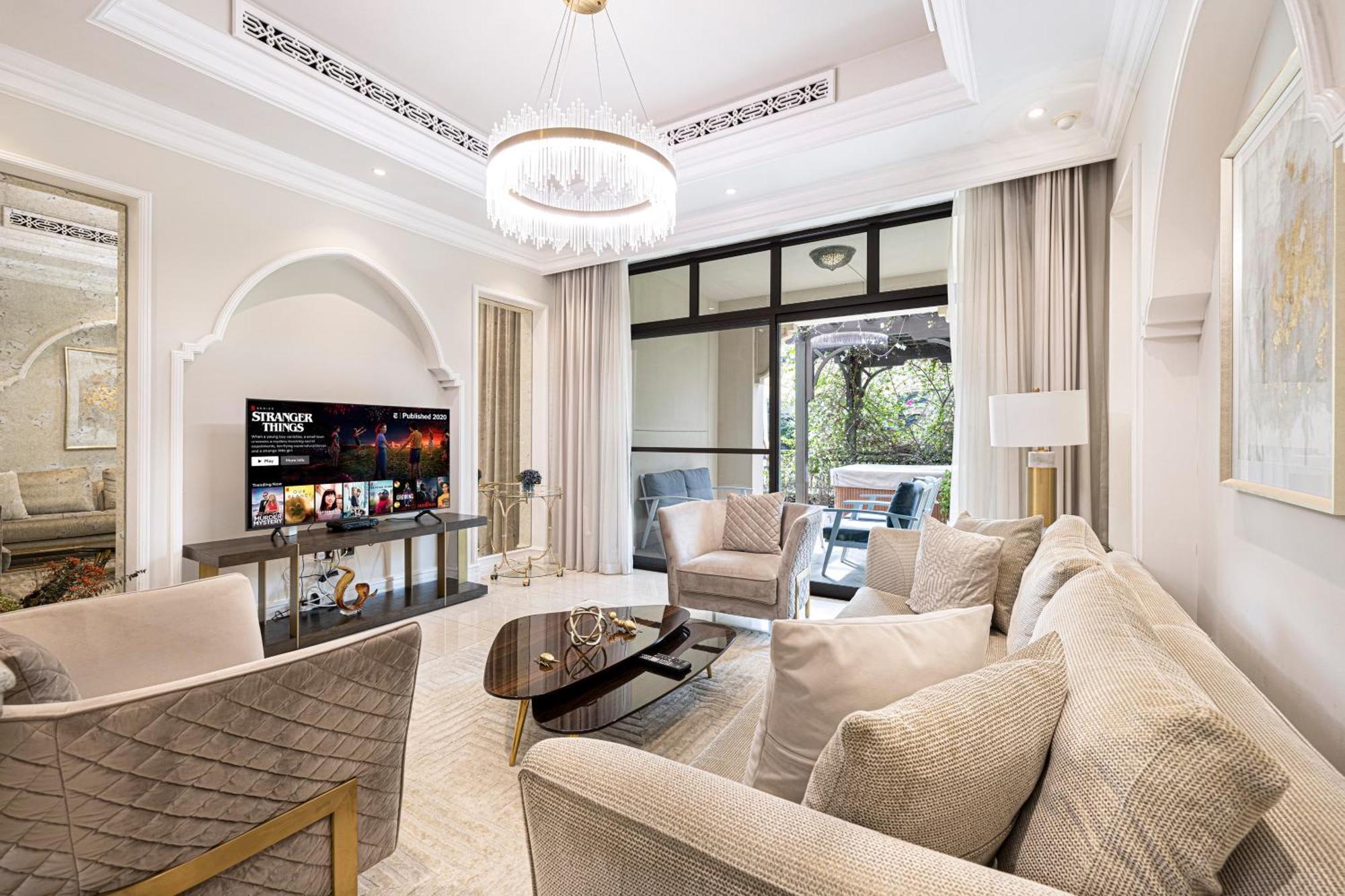 Apartamento Luxurious Unique 2 Bed With Private Jacuzzi & Garden - Connected To Souk Al Bahar - Mall