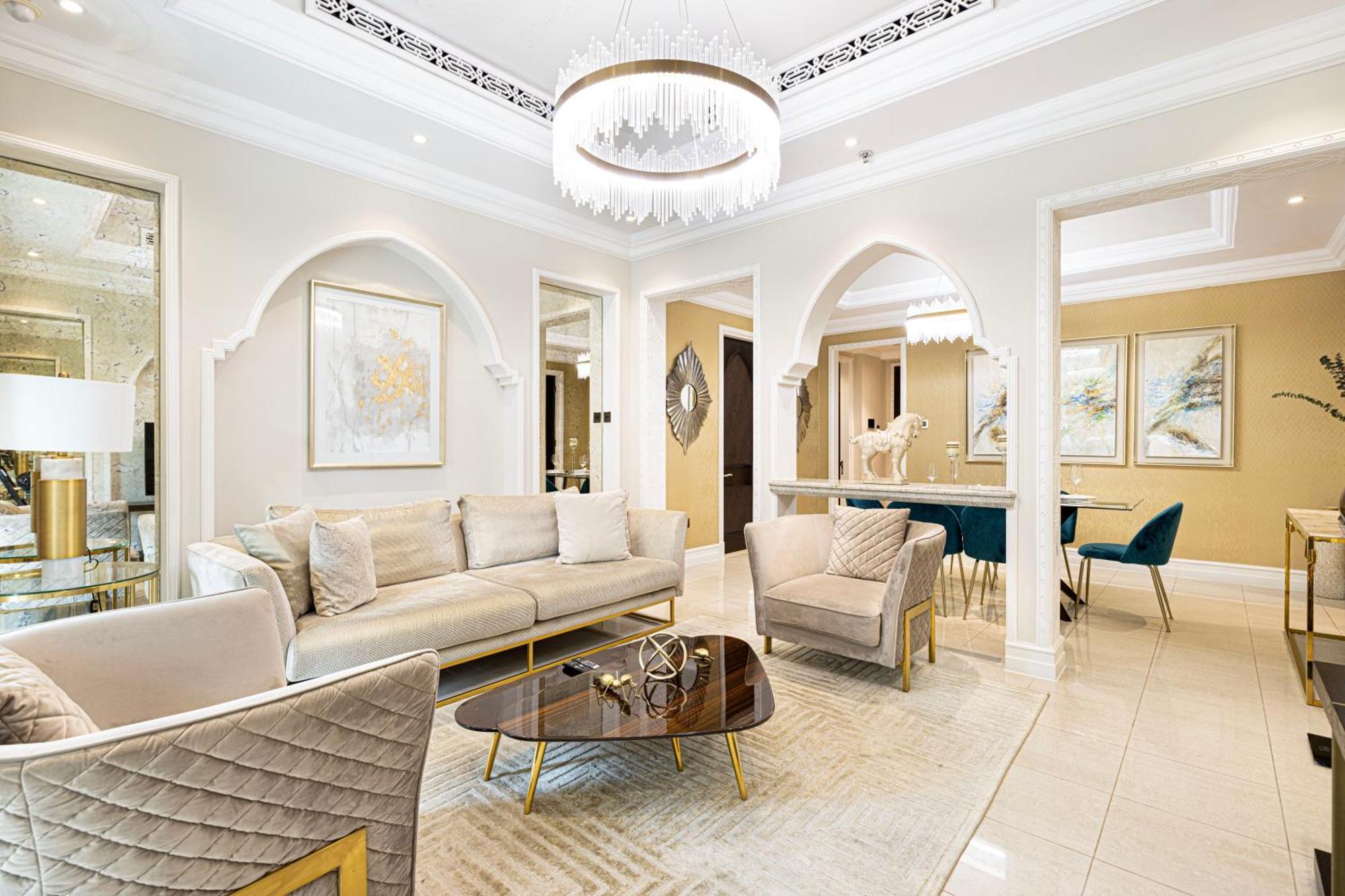 Apartamento Luxurious Unique 2 Bed With Private Jacuzzi & Garden - Connected To Souk Al Bahar - Mall