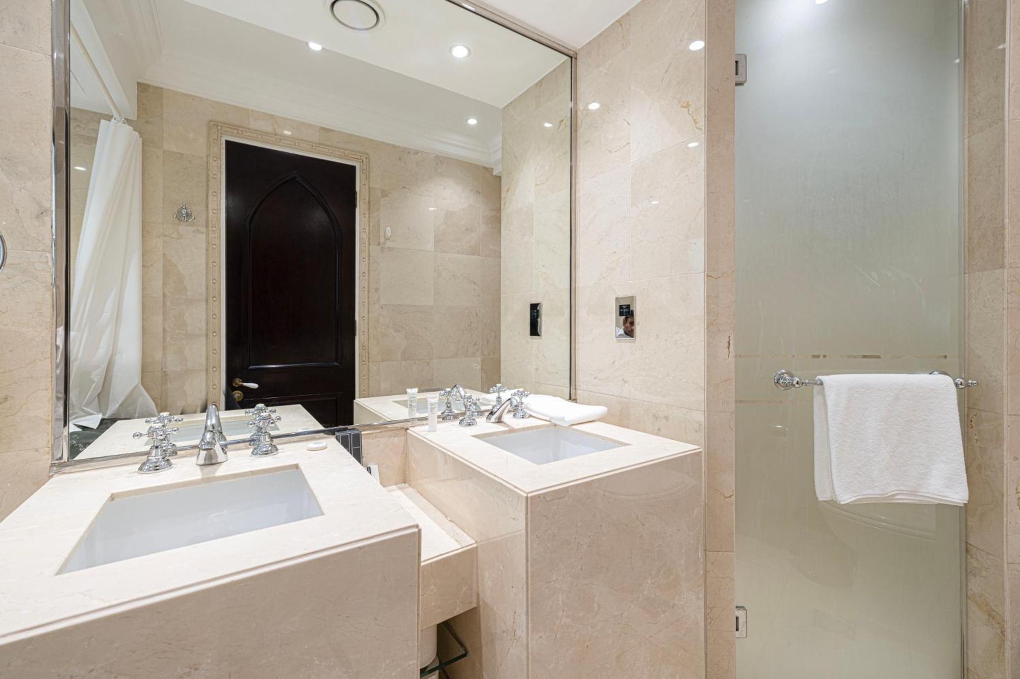 Luxurious Unique 2 Bed With Private Jacuzzi & Garden - Connected To Souk Al Bahar - Mall Apartamento Dubai