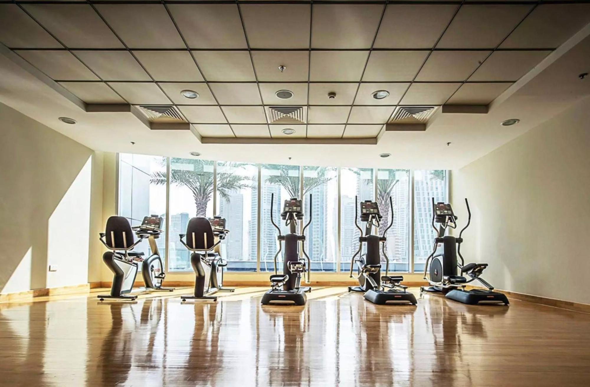 Apartamento Maison Privee - Modern Urban Retreat In The Heart Of Marina Dubai