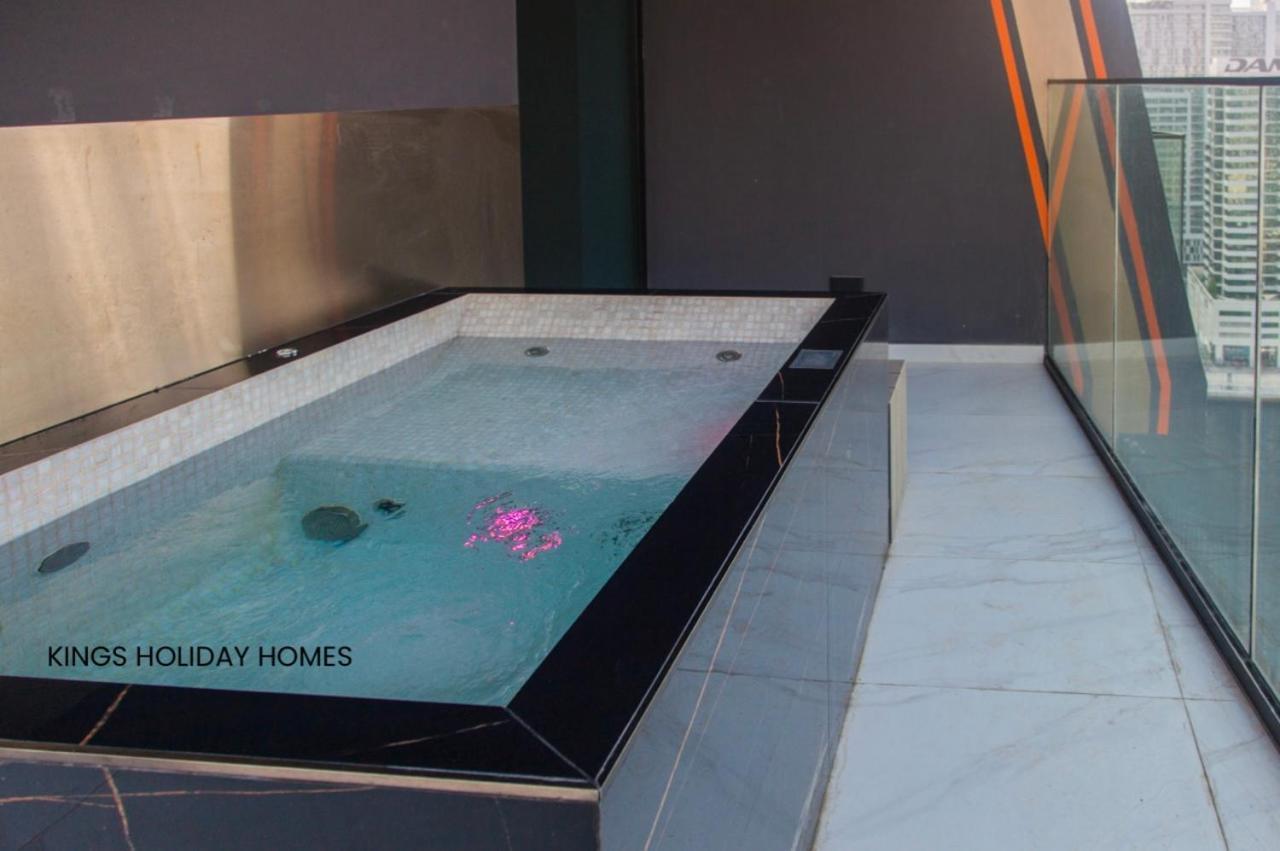 Binghatti Canal , Burj Khalifa View With Private Jacuzzi And Cinema Screen ,kings Apartamento Dubai