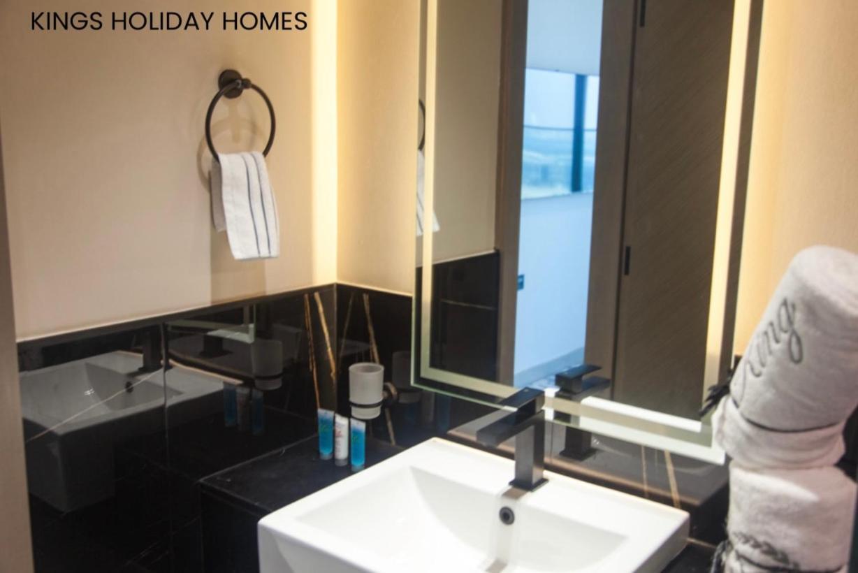 Apartamento Binghatti Canal , Burj Khalifa View With Private Jacuzzi And Cinema Screen ,kings *