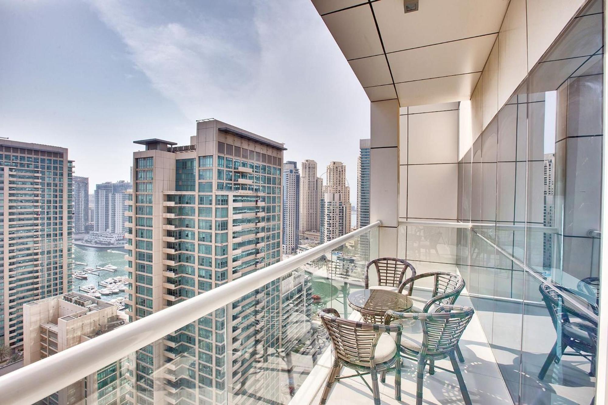 New Stylish 1 Bd In West Avenue Marina Daire Dubai