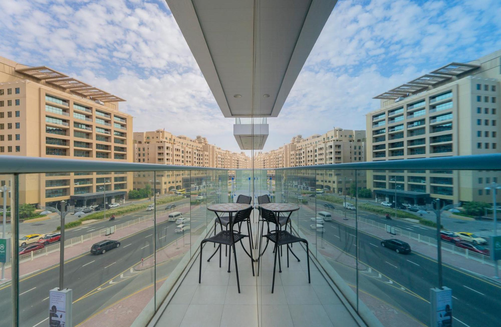 With Private Access At Palm Jumeirah Apartment *