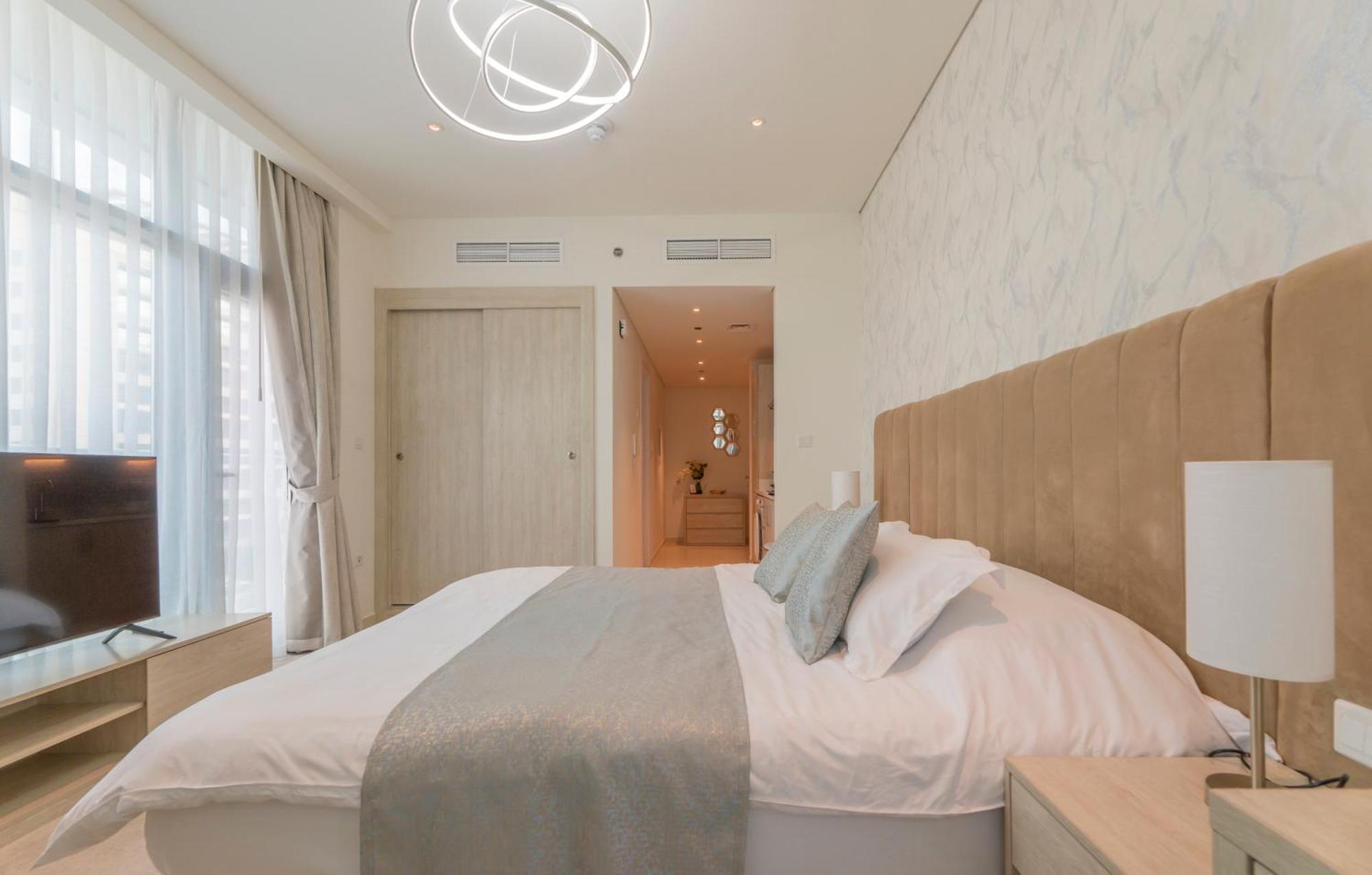 With Private Access At Palm Jumeirah Apartment