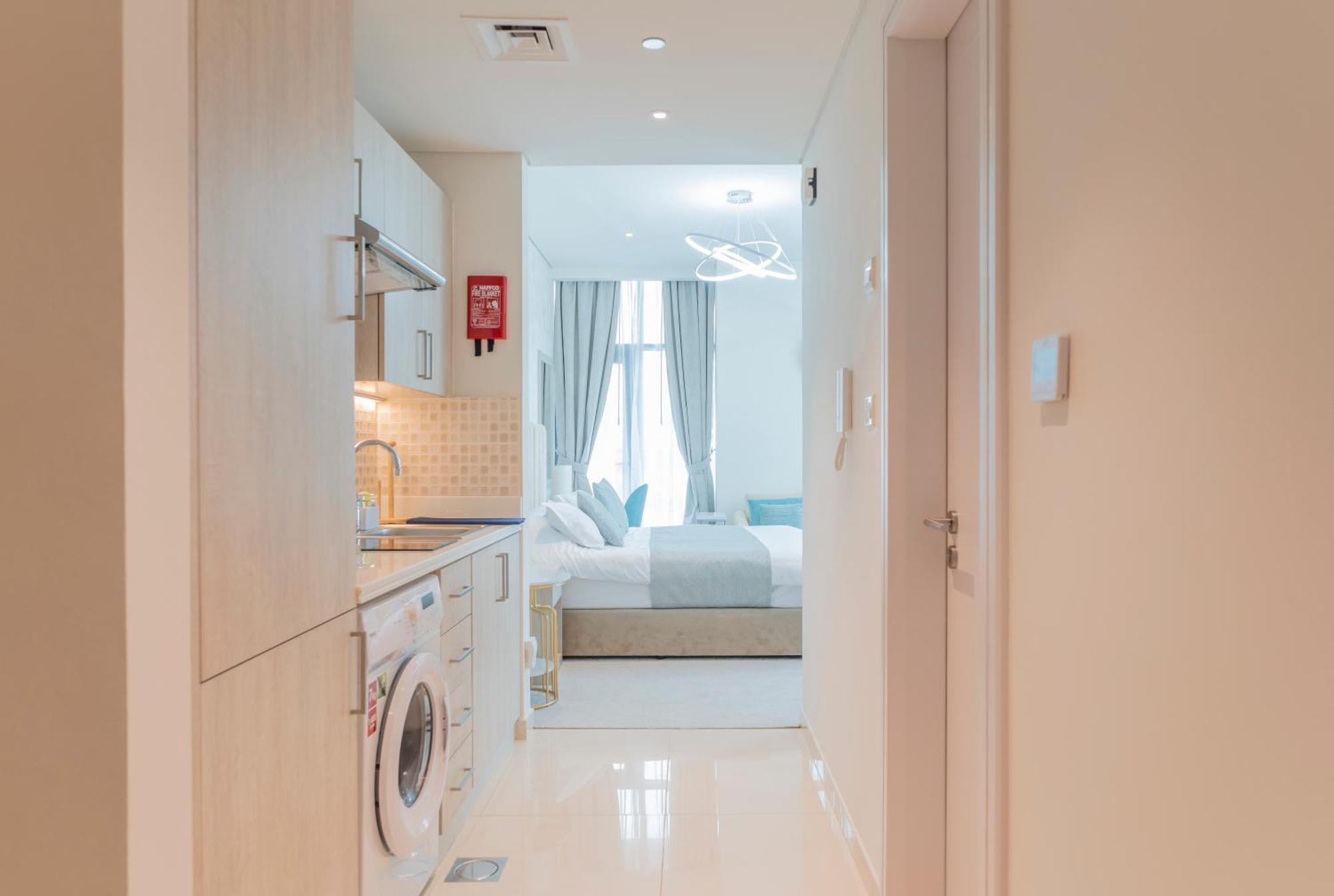 With Private Access At Palm Jumeirah Apartment