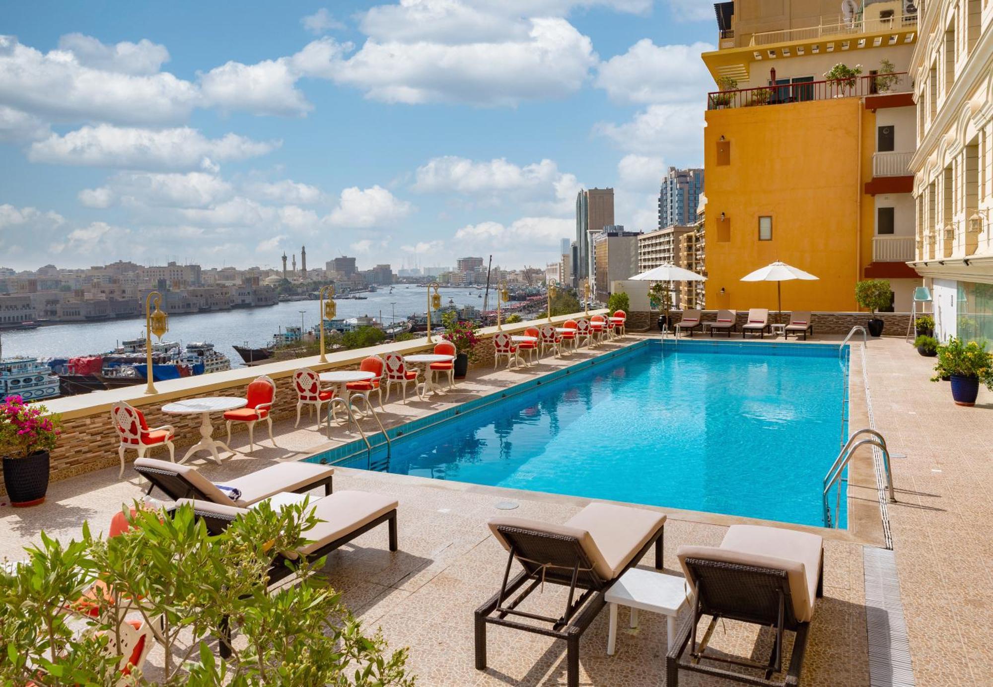 Carlton Tower Hotel 4*