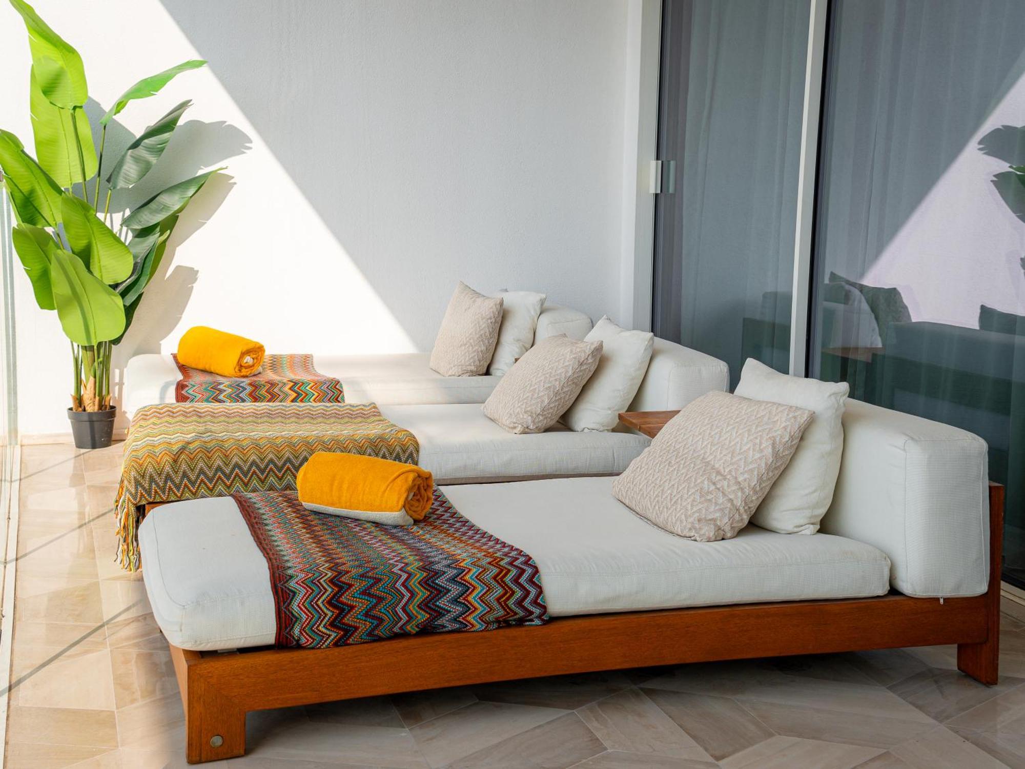 Daniels Stunning 2br With Full Sea View At Five * Dubai