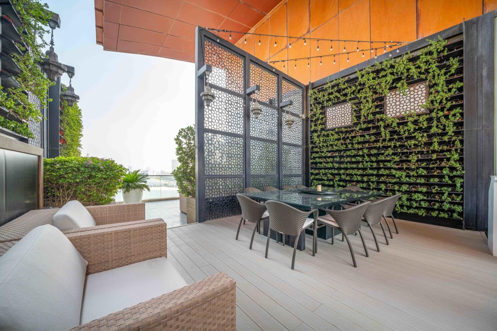 Exclusive Luxury 4 Bedroom Palm Penthouse Dubai