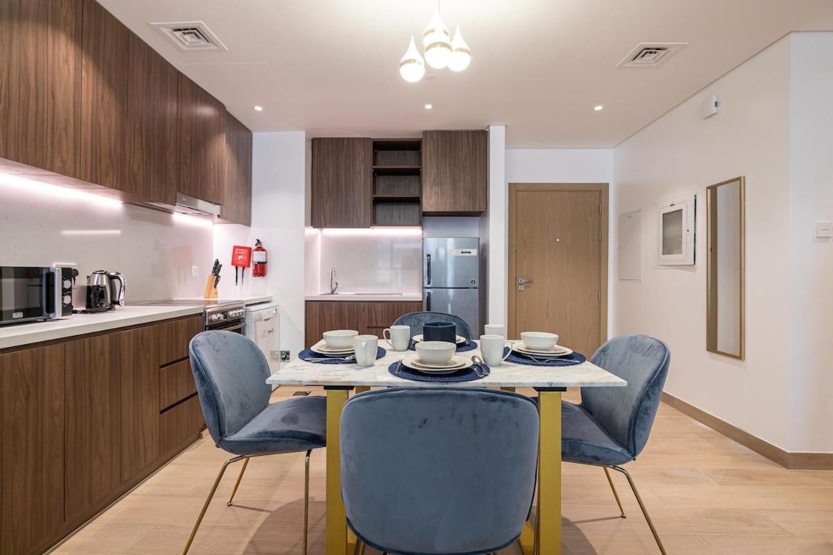 Apartment 1bdr In La With Sea View *