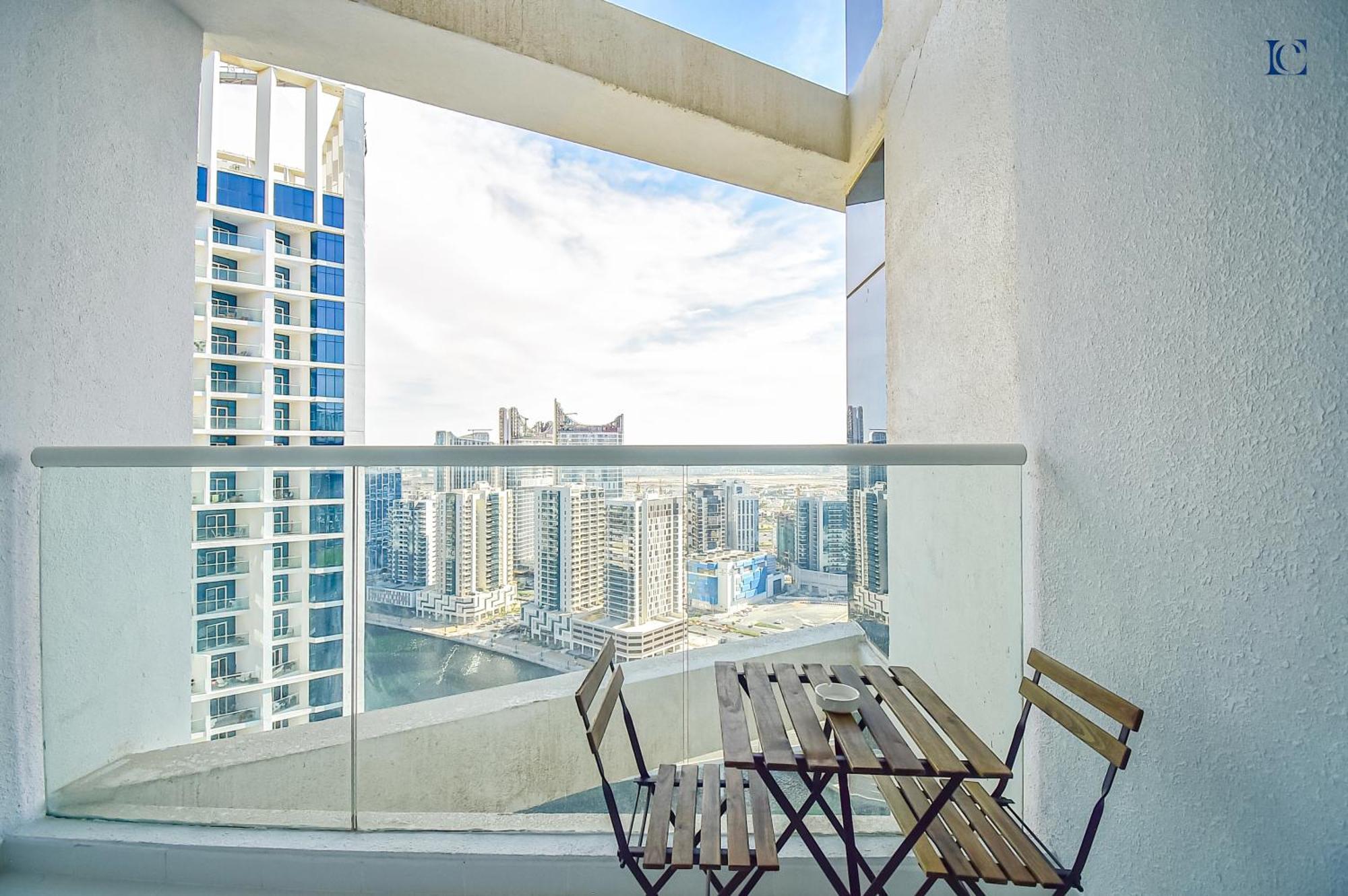 Luxury Escapes - Damac Maison Prive - Canal View Apts - Near Mall Apartment