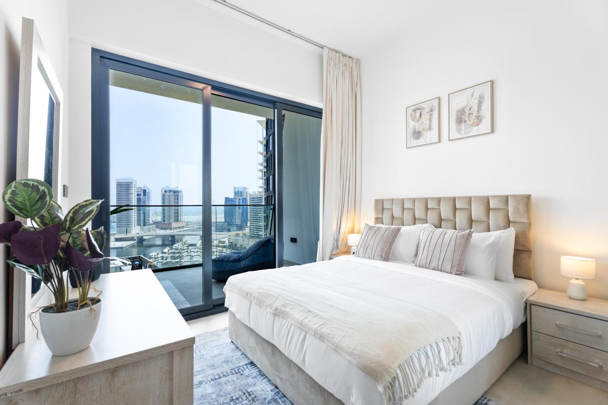 Easygo - Binghatti Canal Burj Khalifa View 1 Bedroom Apartment