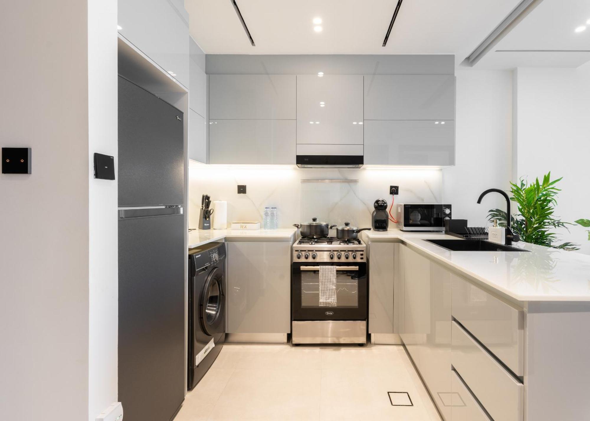 Easygo - Binghatti Canal Burj Khalifa View 1 Bedroom